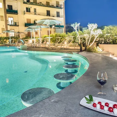 Leone Hotell 3*