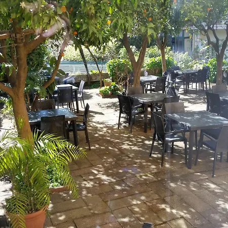 Leone Готель 3*